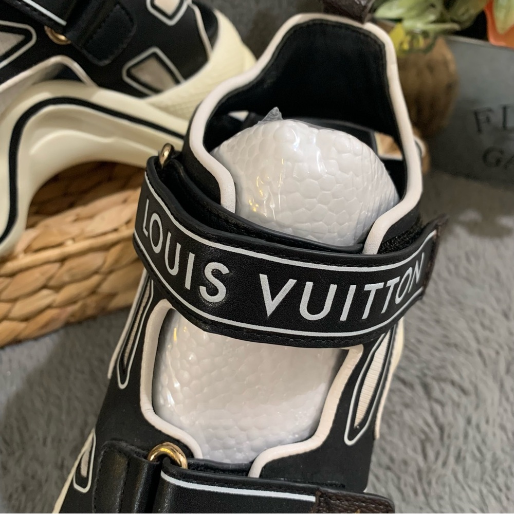 LV sandals - Picture 6 of 11